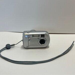 Vintage Kodak Digital EasyShare CX7300 3.2 MP Camera Silver 37mm Lens Works Read
